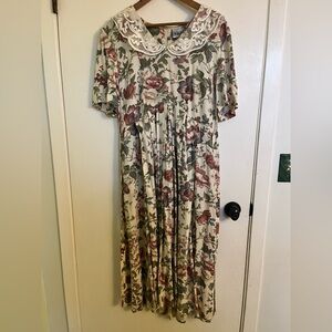 Vintage Floral Print Dress with Lace Collar